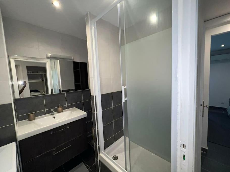 Grand Appartement Climatise Et Fonctionnel Marsilia Exterior foto